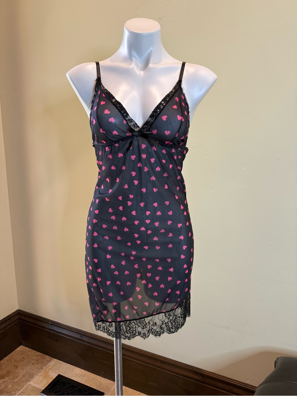 Women’s Black & Pink Heart Lace-Trim Chemise